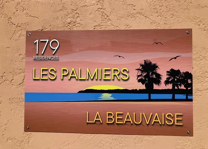 Les Palmiers Tres Beau T2 Vue 2mn De La Plage150m